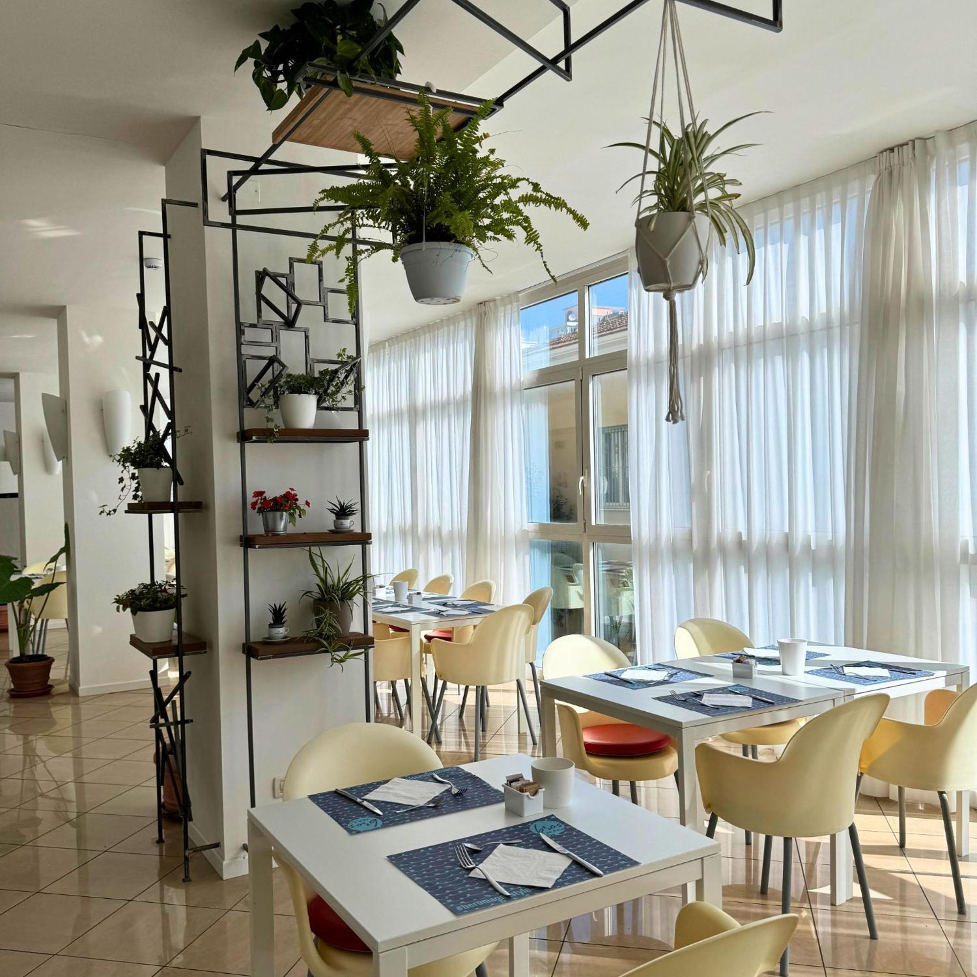 Hotel Apogeo - Breakfast Experience Rímini Exterior foto